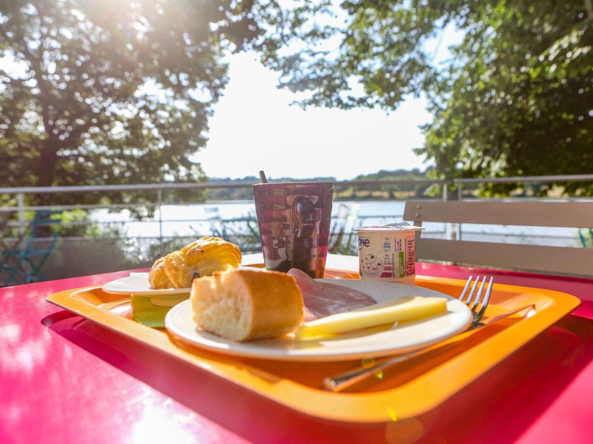 Ibis Styles Bourbon Lancy Hotel Eksteriør billede